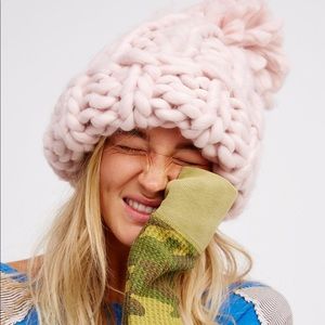 NWOT FREE PEOPLE BOBBI CHUNKY BEANIE